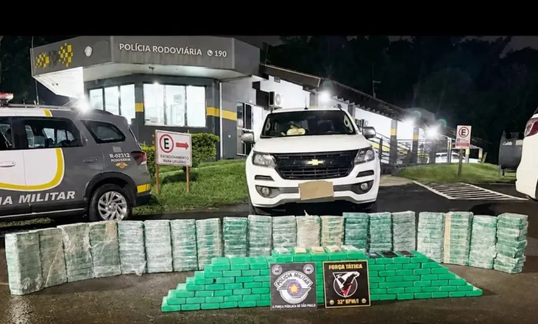 Operação policial em Assis resulta na prisão de um homem e apreensão de mais de 320 quilos de entorpecentes em um imóvel. Confira os detalhes.