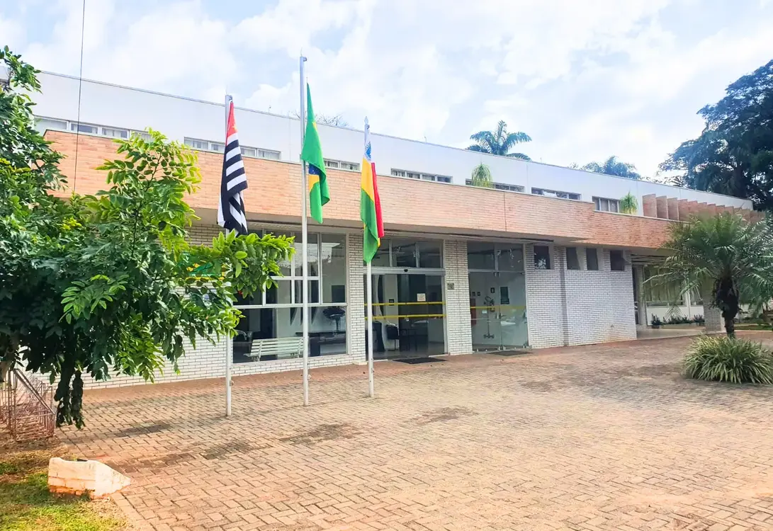 Tribunal de Contas aponta divergências na meta fiscal e controle de restos a pagar na Prefeitura de Paraguaçu Paulista. Confira os detalhes.
