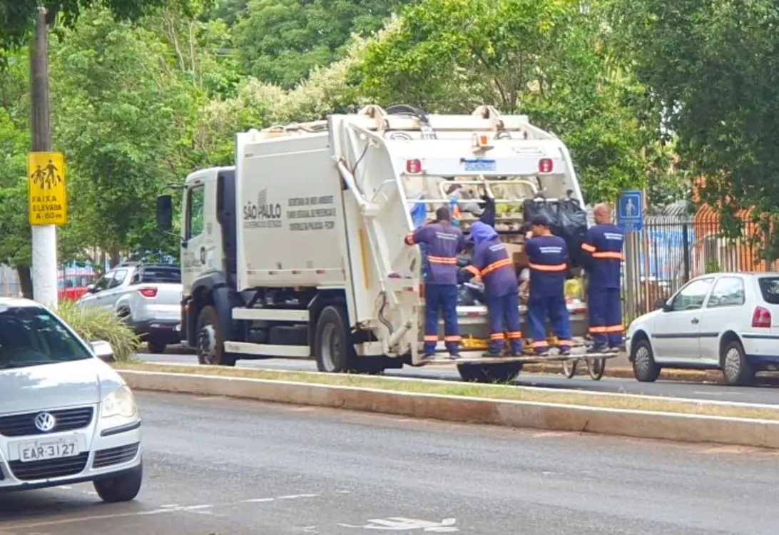 Fique atento: a Secretaria Municipal de Meio Ambiente suspende a coleta de lixo nesta segunda-feira (12). Confira os detalhes e programe-se.
