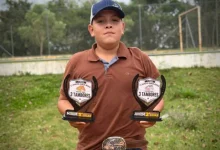 O cavaleiro João Vitor Martins teve um fim de semana espetacular nas pistas de Rinópolis, conquistando importantes títulos na modalidade de três tambores.