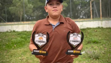 O cavaleiro João Vitor Martins teve um fim de semana espetacular nas pistas de Rinópolis, conquistando importantes títulos na modalidade de três tambores.
