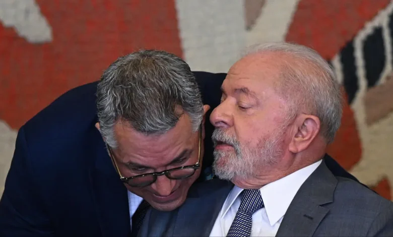 Investigação aponta suposto esquema bilionário envolvendo o Banco Master e fundos de pensão ligados a sindicatos e partidos.