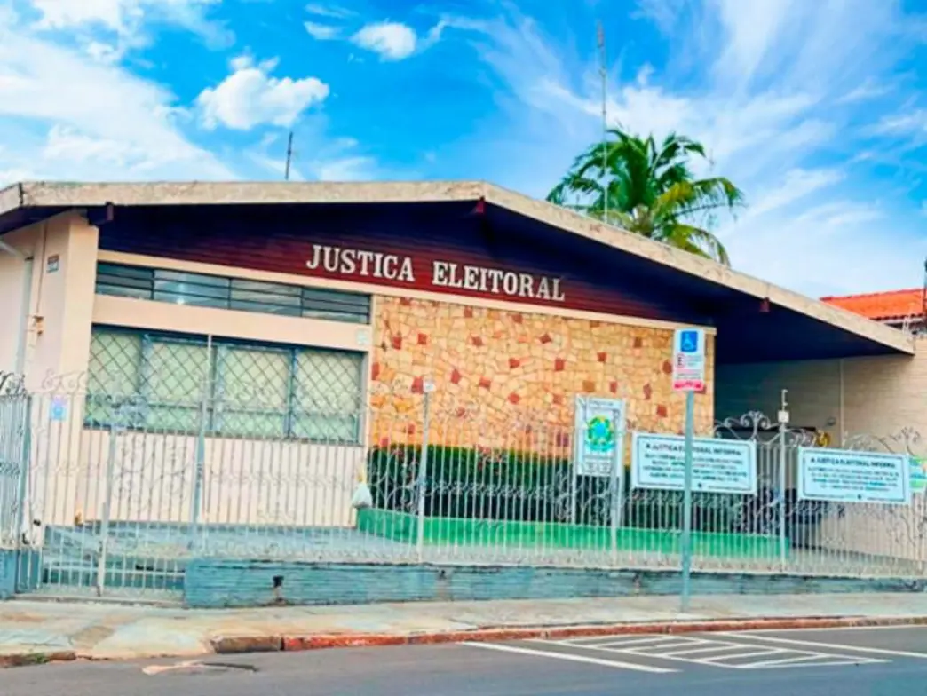 Mais de 30 mil eleitores votam neste domingo em Paraguaçu Paulista 6 Mais de 30 mil eleitores estão aptos a participar das eleições neste domingo em Paraguaçu Paulista. Confira os detalhes e locais de votação.