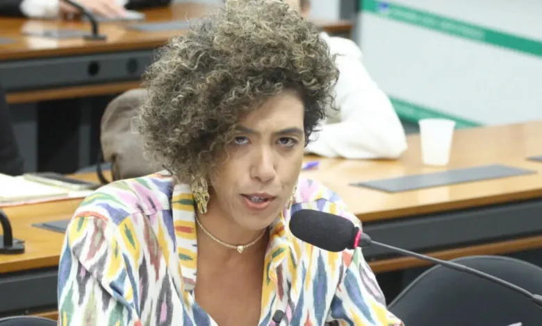Um assessor de deputada do PSOL foi preso durante operação policial voltada ao combate à exploração sexual de adolescentes. Confira os detalhes.