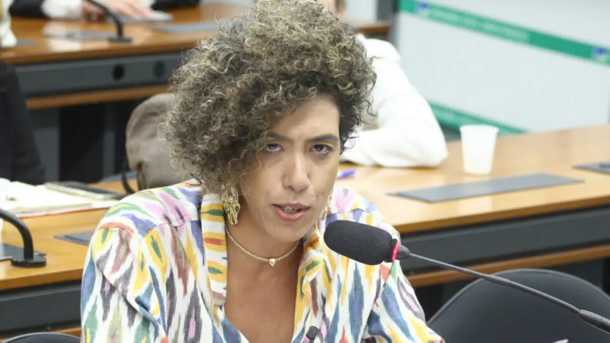Assessor Parlamentar é Preso em Operação Contra Exploração Sexual 6 Um assessor de deputada do PSOL foi preso durante operação policial voltada ao combate à exploração sexual de adolescentes. Confira os detalhes.