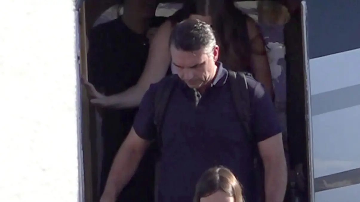 Ações Judiciais Buscam Bloquear Pagamentos a Flávio Bolsonaro 6 Novas ações judiciais protocoladas buscam interromper o fluxo de pagamentos direcionados a Flávio Bolsonaro nos Estados Unidos. Confira os detalhes.
