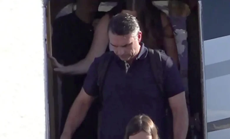 Conheça os bastidores da movimentação política e a estratégia de Flávio Bolsonaro envolvendo veículos de apoio e jatos alternativos.
