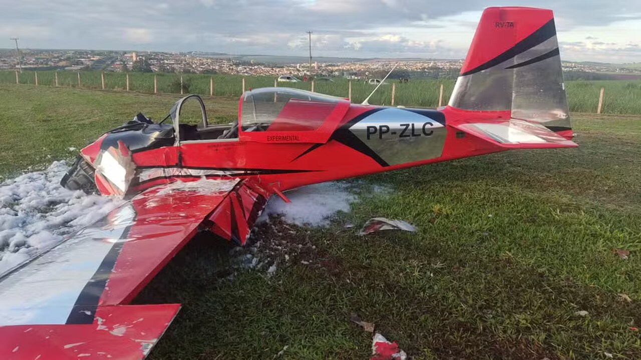 Queda de avião em Orlândia: Polícia Civil analisa vídeos e ouve testemunhas 6 Avião de pequeno porte caiu em Orlândia, no interior de São Paulo, e deixou duas pessoas mortas; Polícia Civil investiga as causas do acidente.