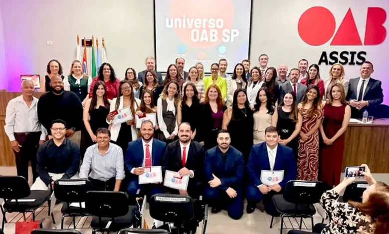 Egressos da FEMA formam a maioria dos novos advogados que receberam a carteira da OAB em Assis. Confira os detalhes desta conquista na educação.