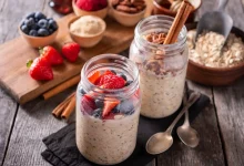 Descubra como preparar o overnight oats, uma alternativa nutritiva, prática e rica em fibras para transformar o seu café da manhã. Confira os benefícios!