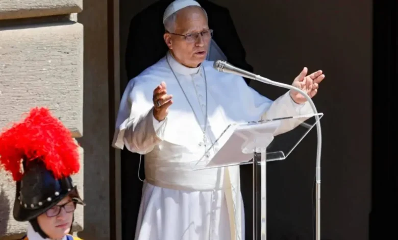 Papa Leão XIV convoca educadores de todo o mundo a ajudarem a juventude a superar uma cultura moderna considerada impliedosa e fria.