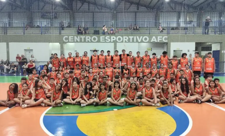 Associação de Basquete de Paraguaçu Paulista realiza entrega de cerca de 190 uniformes de treinamento para atletas locais. Confira os detalhes!