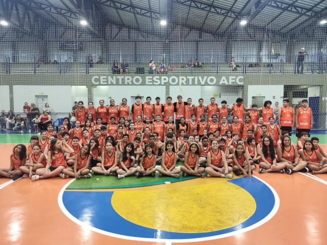 Associação de Basquete de Paraguaçu Paulista realiza entrega de cerca de 190 uniformes de treinamento para atletas locais. Confira os detalhes!