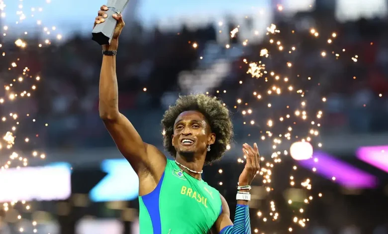 O brasileiro Alison dos Santos, o Piu, está entre os indicados ao prêmio de melhor atleta do ano da World Athletics. Confira os detalhes.