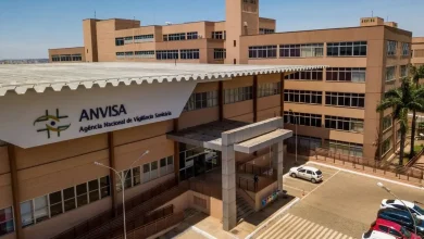 A Anvisa determinou o recolhimento nacional do gel íntimo Hidrafemme após identificar falhas regulatórias e riscos. Saiba os detalhes da medida.