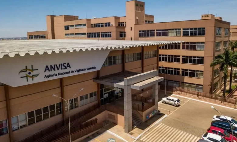 A Anvisa determinou o recolhimento nacional do gel íntimo Hidrafemme após identificar falhas regulatórias e riscos. Saiba os detalhes da medida.