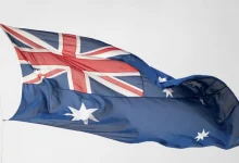 Embaixada da Austrália emite alerta global sobre riscos de terrorismo e suspende atendimentos presenciais, gerando repercussão no Brasil.