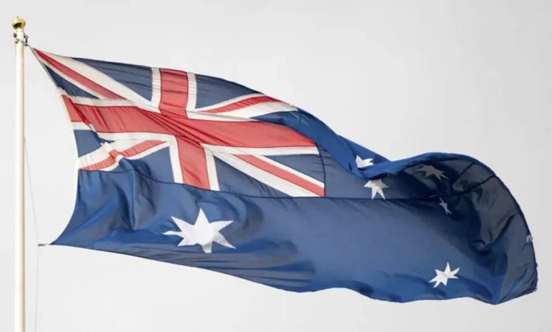 Embaixada da Austrália emite alerta global sobre riscos de terrorismo e suspende atendimentos presenciais, gerando repercussão no Brasil.