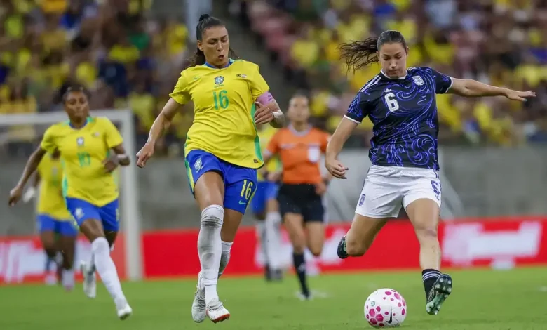 A seleção brasileira feminina de futebol encerrou seu período de testes com um empate contra a Argentina, avaliando novas estratégias em campo.