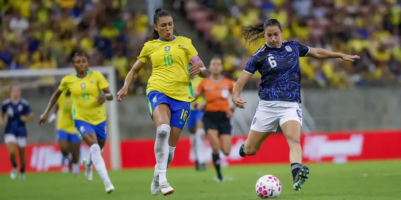 A seleção brasileira feminina de futebol encerrou seu período de testes com um empate contra a Argentina, avaliando novas estratégias em campo.