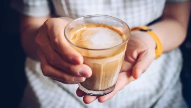 Descubra como preparar um poderoso café anti-inflamatório para ajudar a aliviar dores nas articulações no dia a dia. Confira a receita simples!