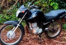 Dois adolescentes foram apreendidos pela Polícia Militar em Cândido Mota após furtarem uma motocicleta. Veículo foi recuperado rapidamente.
