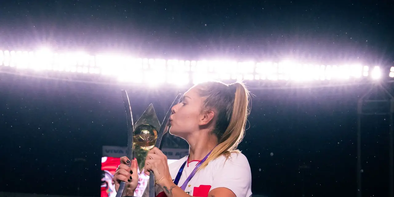 A campeã brasileira Carol Gil recebeu convocação oficial para os próximos amistosos da Seleção Brasileira. Confira os detalhes desta grande conquista.