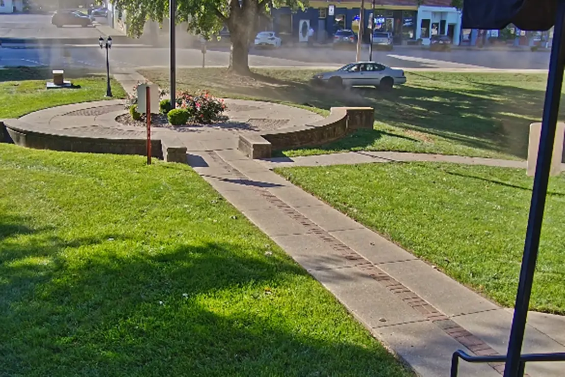 Uma motorista idosa foi presa em flagrante após realizar manobras radicais com um veículo sob efeito de álcool. Confira os detalhes do caso.