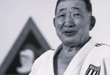 O esporte brasileiro chora a perda de Chiaki Ishii, primeiro medalhista olímpico da história do judô nacional. Conheça seu legado inestimável.