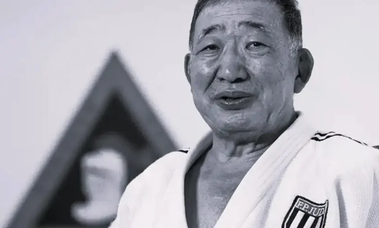 O esporte brasileiro chora a perda de Chiaki Ishii, primeiro medalhista olímpico da história do judô nacional. Conheça seu legado inestimável.