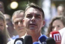 O senador Flávio Bolsonaro confirmou sua participação no próximo debate da Band, prometendo confrontar ideias e propostas no cenário político nacional.
