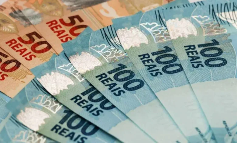 O presidente Lula assume seu quarto mandato enfrentando uma dívida pública de R$ 11,1 trilhões e orçamento sob forte pressão. Confira os detalhes.