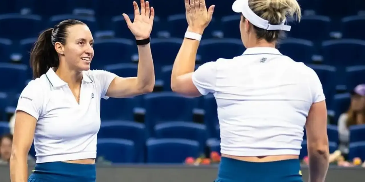 Luisa Stefani avança à semifinal no WTA de Pequim 6 Luisa Stefani e sua parceira vencem campeãs olímpicas e garantem vaga na semifinal do torneio de duplas no WTA 1000 de Pequim.