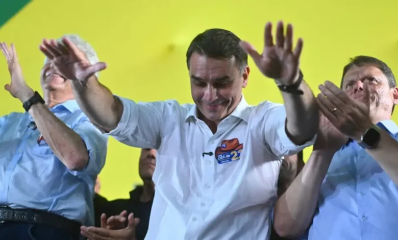Análise de prestigiada revista inglesa aponta o fim da hegemonia petista e o fortalecimento da direita na política brasileira. Confira os detalhes.