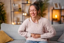 Pesquisa revela que um medicamento tradicionalmente usado contra tênia pode reduzir significativamente os sinais da endometriose. Confira os detalhes.