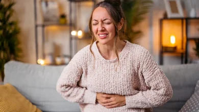 Pesquisa revela que um medicamento tradicionalmente usado contra tênia pode reduzir significativamente os sinais da endometriose. Confira os detalhes.