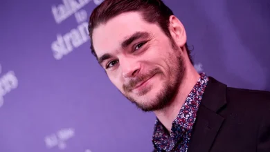 O ator RJ Mitte, conhecido pelo papel de Walter Jr. em Breaking Bad, surpreendeu o público com um desabafo emocionante. Confira os detalhes.