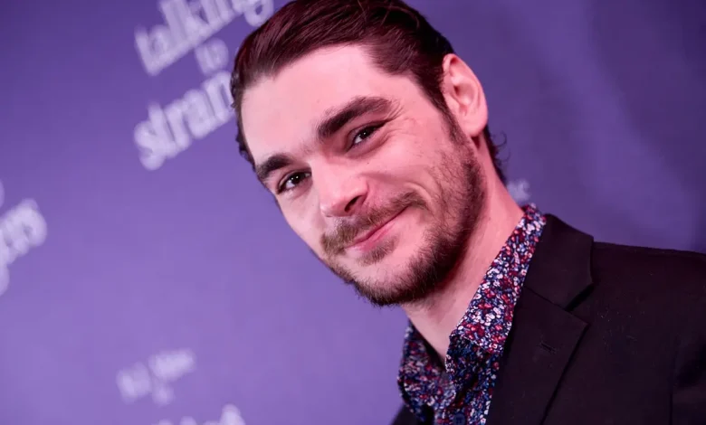 O ator RJ Mitte, conhecido pelo papel de Walter Jr. em Breaking Bad, surpreendeu o público com um desabafo emocionante. Confira os detalhes.