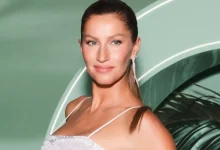 A supermodel Gisele Bündchen surpreendeu ao ser vista utilizando muletas e com um ferimento no pé durante um passeio nos Estados Unidos.