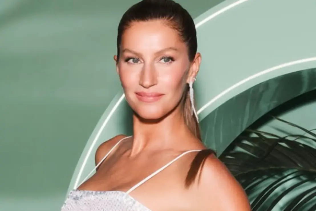Gisele Bündchen é Vista Usando Muletas nos Estados Unidos 6 A supermodel Gisele Bündchen surpreendeu ao ser vista utilizando muletas e com um ferimento no pé durante um passeio nos Estados Unidos.