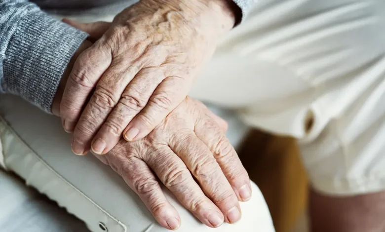 Pesquisa revela que o ar rarefeito de montanhas pode inspirar novos tratamentos eficazes contra o Mal de Parkinson em camundongos. Confira os detalhes.