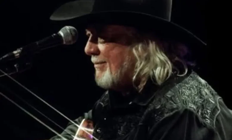 O mundo da música country chora a perda de John Anderson, falecido aos 71 anos. Relembre o legado e a trajetória do cantor de grandes clássicos.