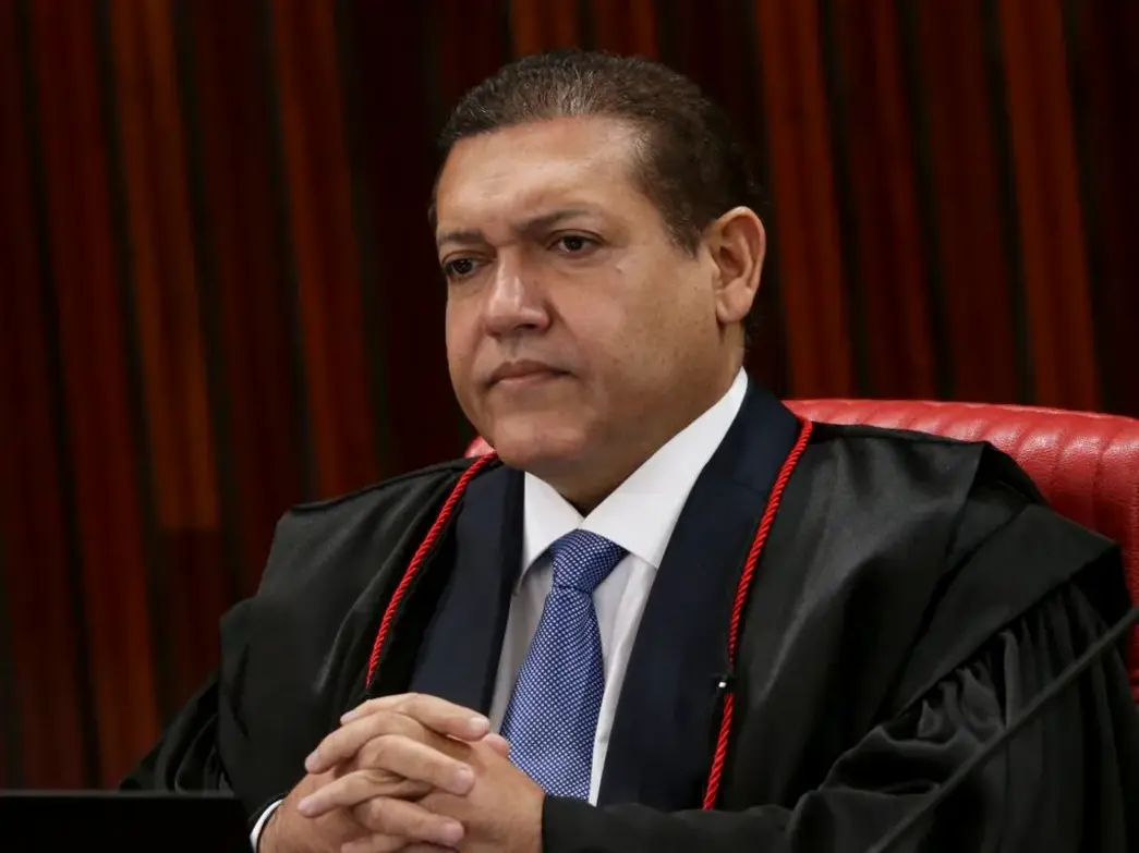 TSE Determina que Governo Lula Detalhe Gastos com Publicidade 5 O Tribunal Superior Eleitoral atendeu a um pedido do PL e ordenou que o governo federal apresente dados completos sobre gastos publicitários.