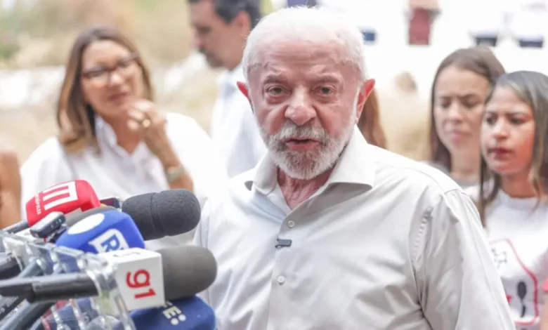 Presidente Lula ironiza posicionamento político e destaca o peso da pressão popular nas discussões sobre o fim da escala de trabalho 6x1 no país.