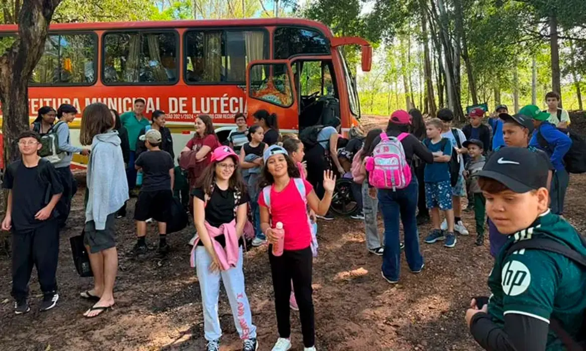 Alunos de Lutécia Vencem Gincana com Passeio Ecológico 6 Estudantes da rede municipal de Lutécia participaram de um passeio ecológico exclusivo como prêmio pelo destaque em gincana de reciclagem.