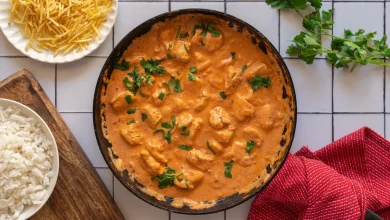 Aprenda o passo a passo definitivo para preparar um strogonofe de frango cremoso e irresistível. Descubra os segredos que fazem toda a diferença na cozinha.