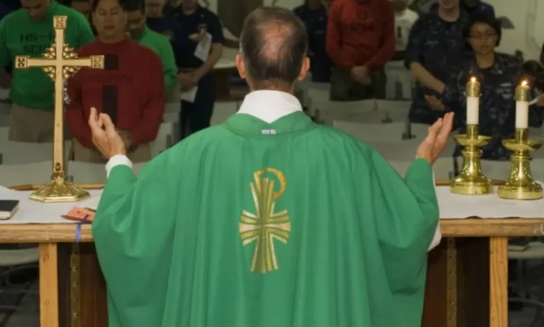 Um grupo de dez padres manifestou apoio público a um bispo após acusações polêmicas feitas por um apoiador de Lula. Confira os detalhes.
