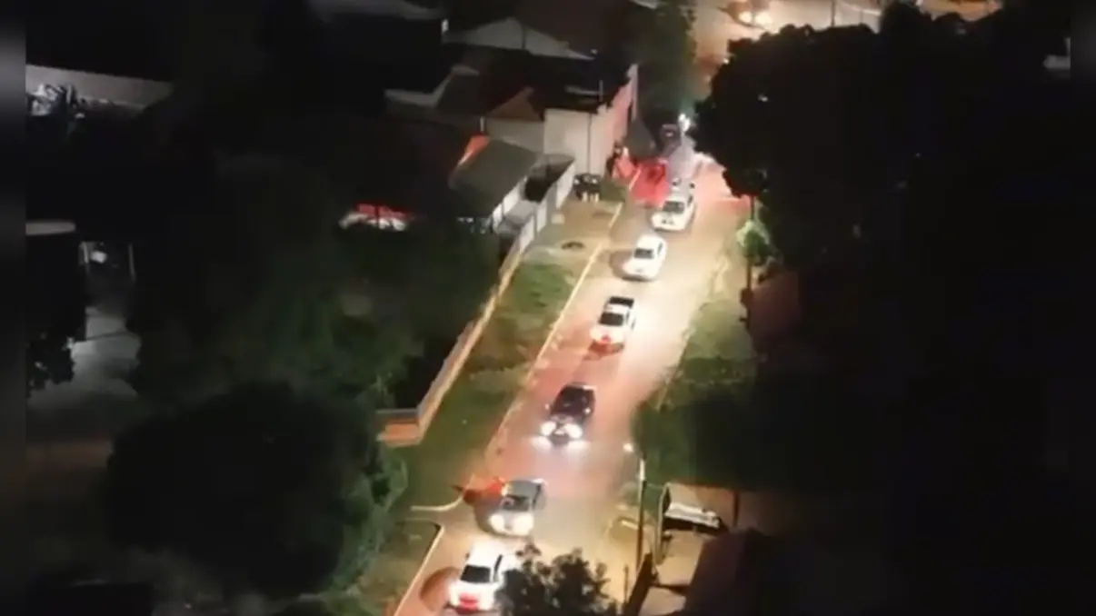 Violência durante carreata política resulta em mortos e feridos. Acompanhe os detalhes da ocorrência investigada pelas autoridades competentes.