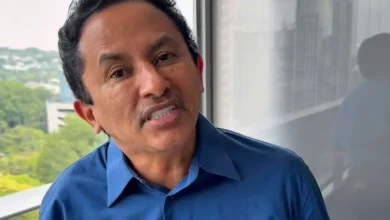 Manoel Gomes, conhecido como 'Caneta Azul', quebra o silêncio e desabafa após não conseguir se eleger nas eleições. Confira os detalhes.