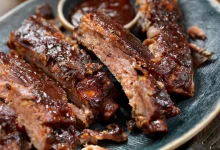 Descubra como preparar uma costelinha de porco extremamente macia e suculenta com uma receita simples e prática. Surpreenda sua família hoje!